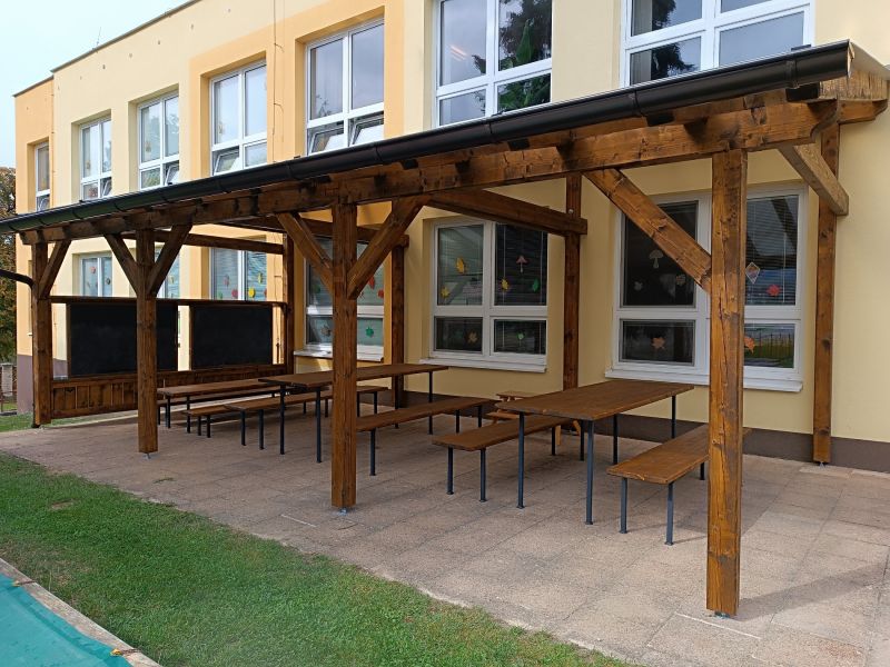 Altán pro školní a komunitní využití v zahradě MŠ Kojčice