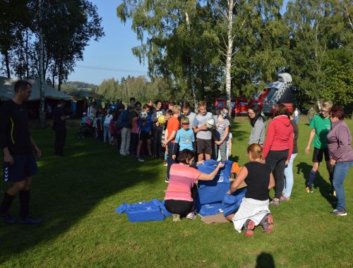 tradiční fronta na trička od Vládi Kozlera - díky!